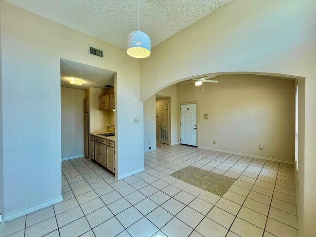 Building Photo - 201 Martingale