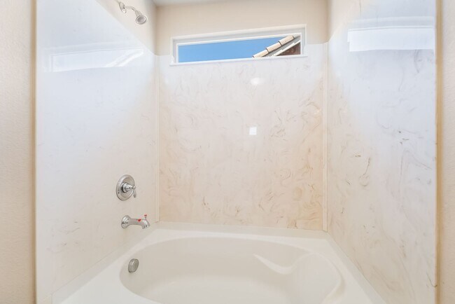 Building Photo - Upgraded Tri-Level Home on a Cul-de-Sac Lot in Southwest