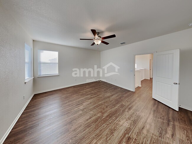 Building Photo - 425 Pebble Bend