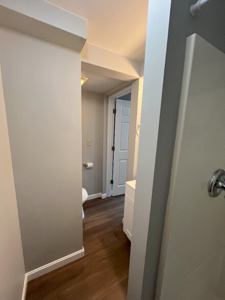 Building Photo - 283 River St