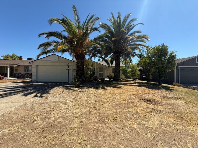 Building Photo - Cozy 2 bedroom 1 bathroom with pool!