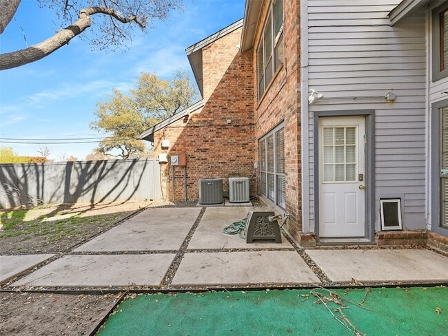 Building Photo - 3109 Devonshire Dr