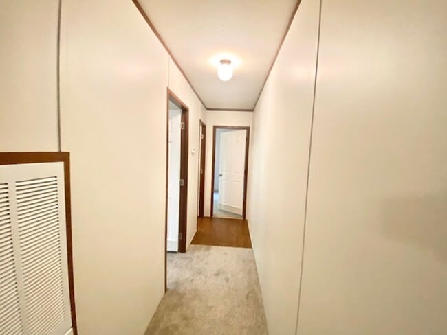 Building Photo - 54 Tomahawk St