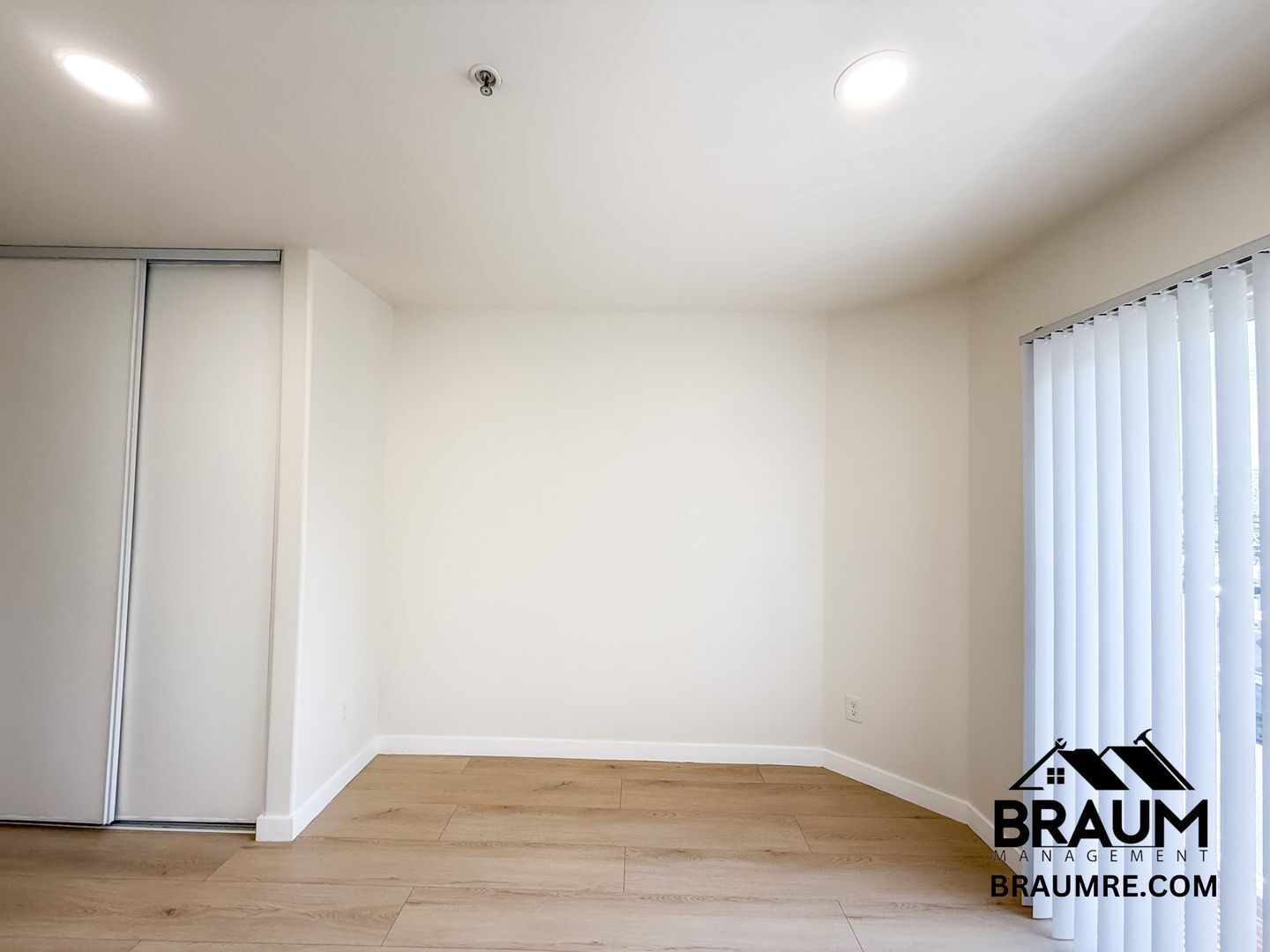 Building Photo - 7323 Winnetka Ave