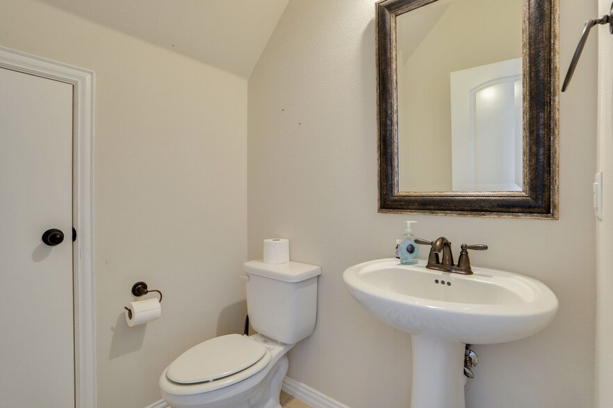 Building Photo - 1604 Woodrose Ct