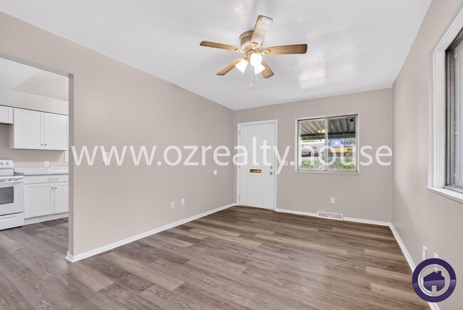 Building Photo - 732 Coyne Ave