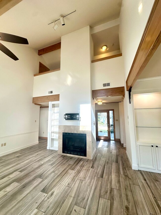Building Photo - White Oak Common 3BR 2 1/2BA