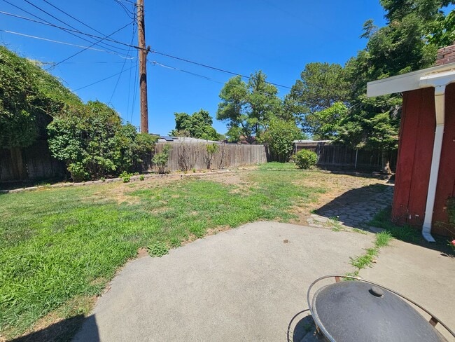 Building Photo - Cutest 3-Bedroom House with Covered Back Patio + Bonus Storage/Office!