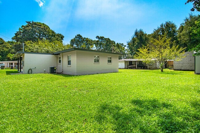 Building Photo - 613 Edgecliff Dr