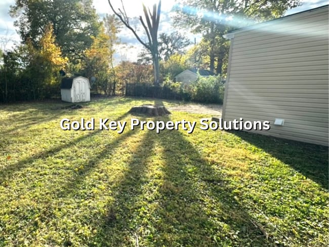 Building Photo - Updated 2BR / 1BR Single Family Home (No S...