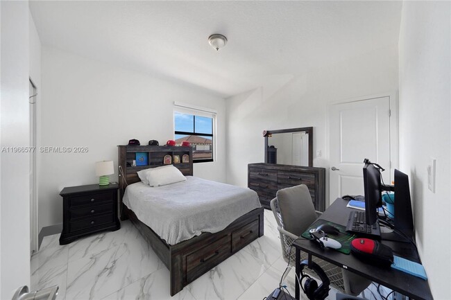 Building Photo - 2165 SW 145th Ave