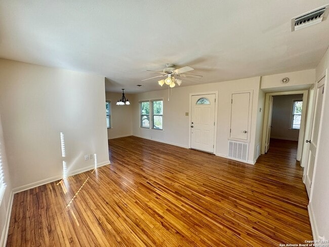 Building Photo - 207 E Terra Alta Dr