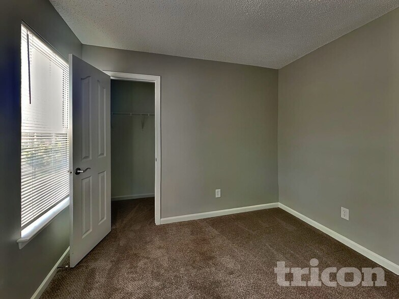 Building Photo - 106 Newbury Dr