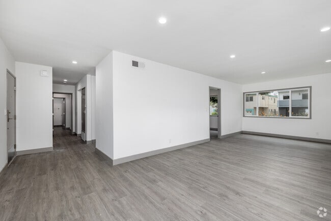 3BD, 2BA - 1,600SF - Living Room - 1408 Barry Ave