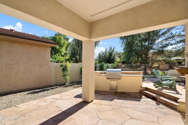 Building Photo - 1925 W Olive Way