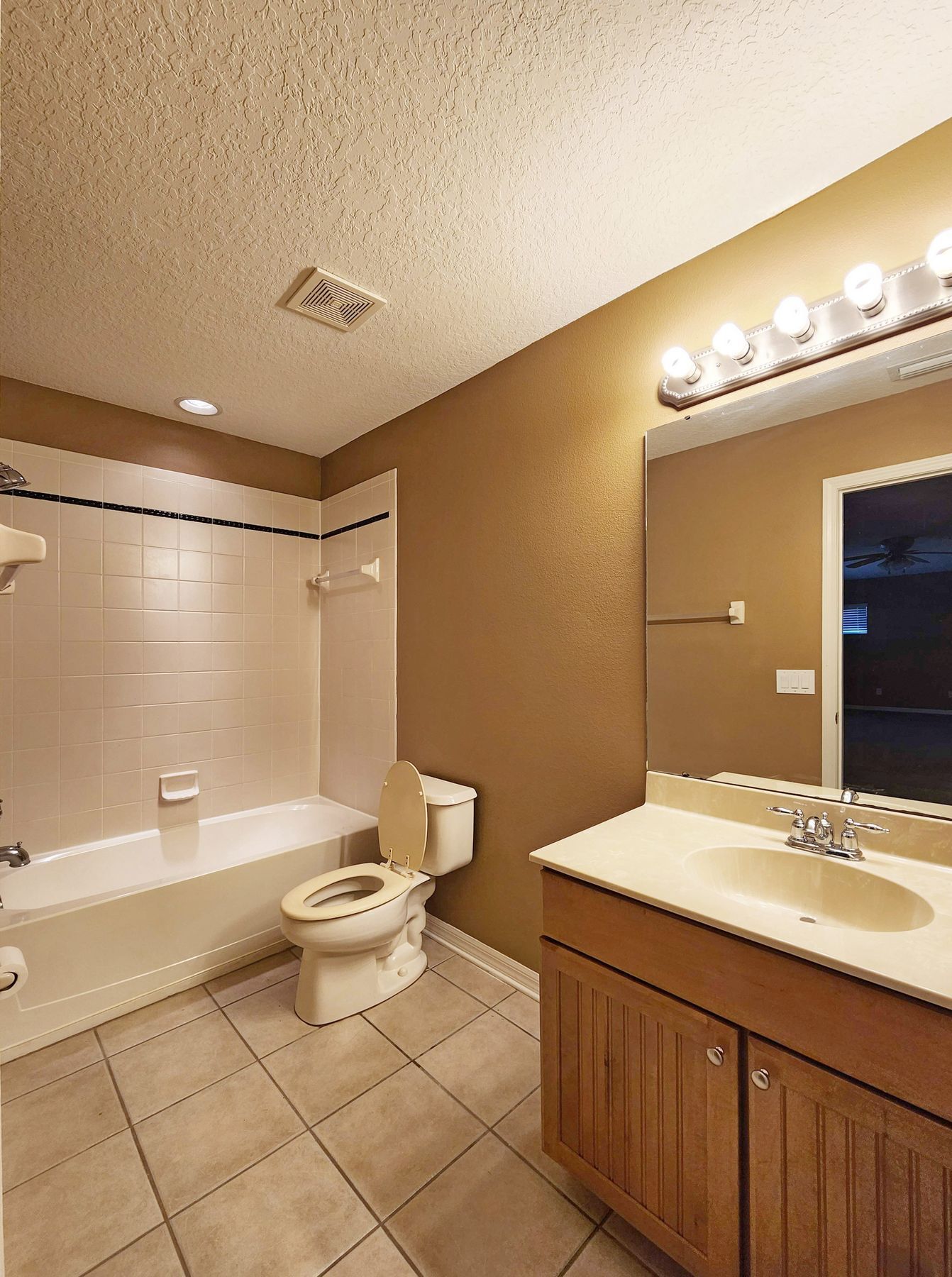 Building Photo - 2408 Tea Olive Ter