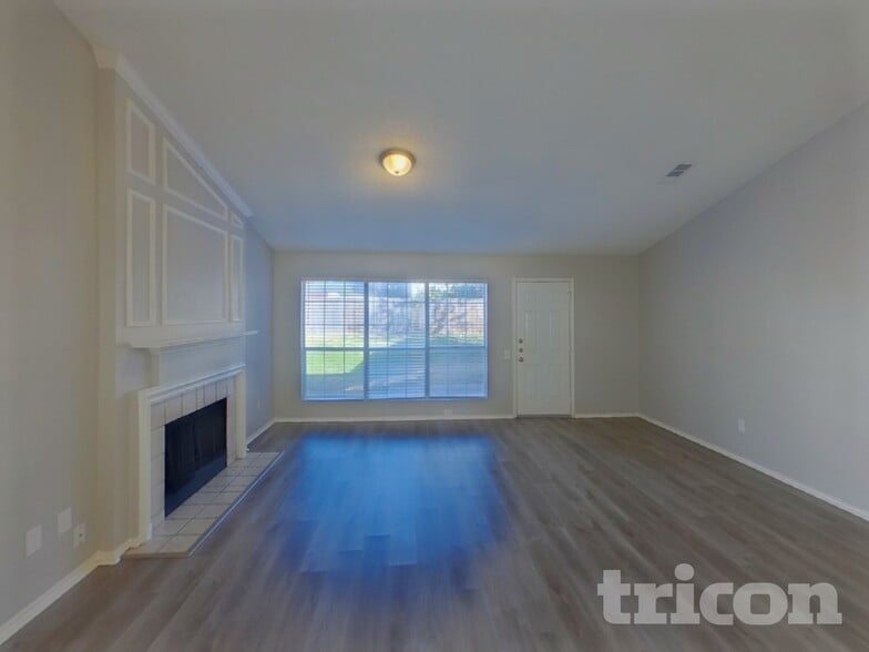 Building Photo - 2628 Dahlia Dr