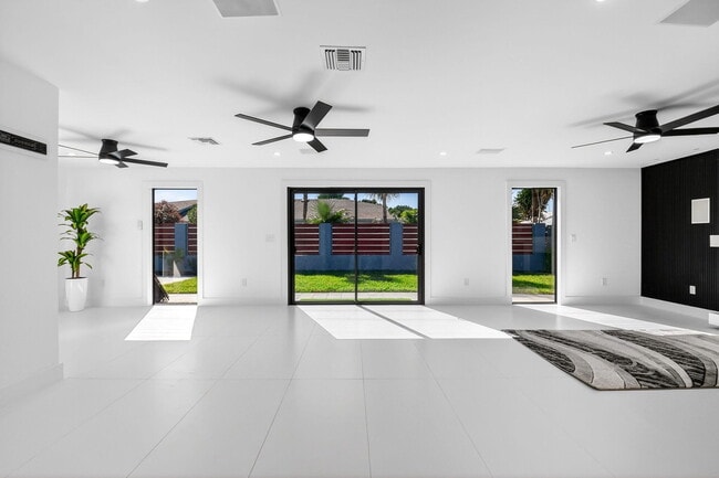 Building Photo - 1410 Beta Ct N