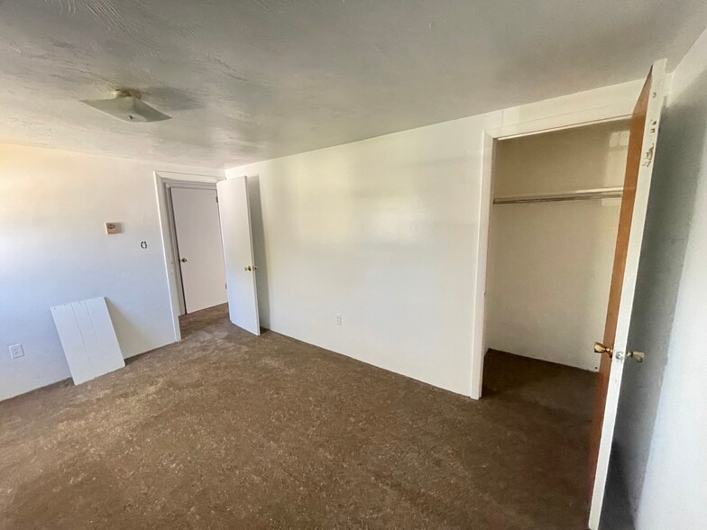 Building Photo - 305 Cherry St