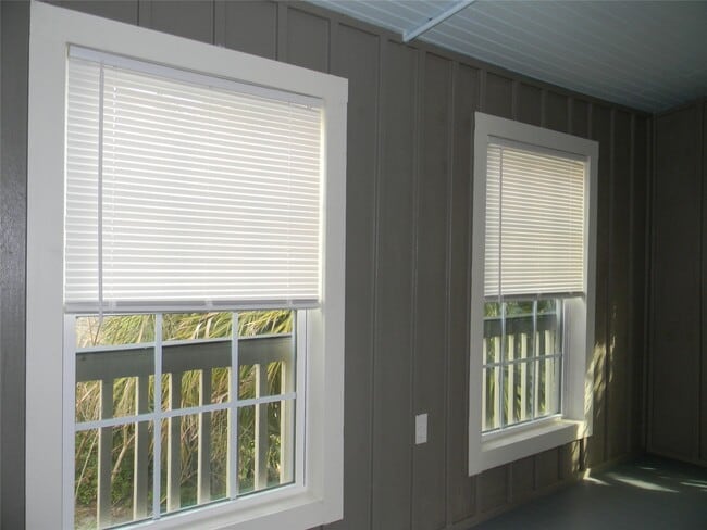 Building Photo - 2423 Avenue L