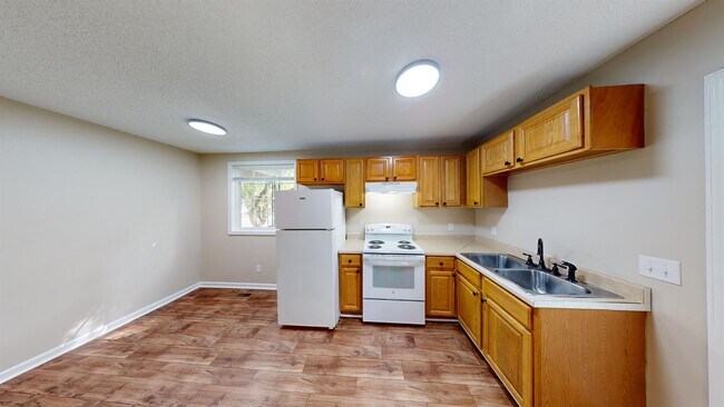 Building Photo - Charming Single Family Home Featuring Spacious Floor Plan and Eat-In Kitchen - Enjoy Your First M...