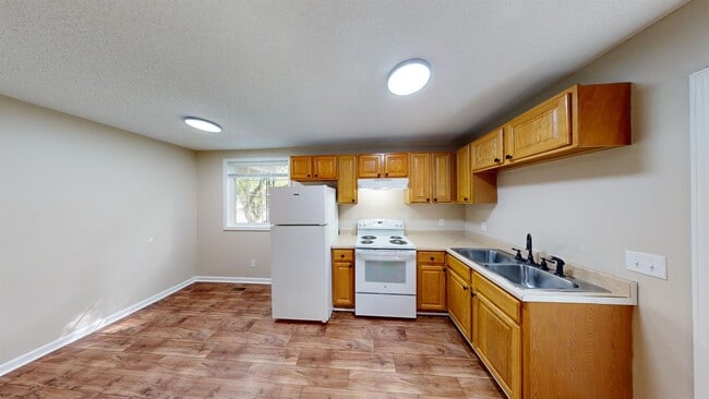 Building Photo - Cozy 2 bedroom 1 bath home. Conveniently l...