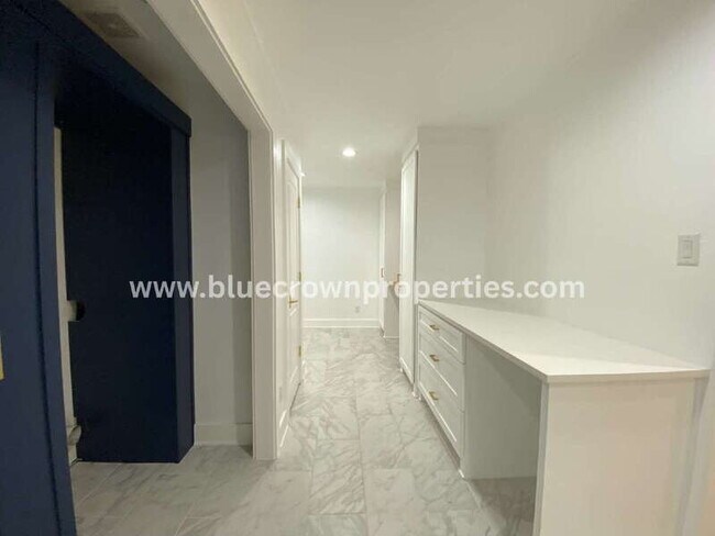 Building Photo - 1223 E Waco Ave