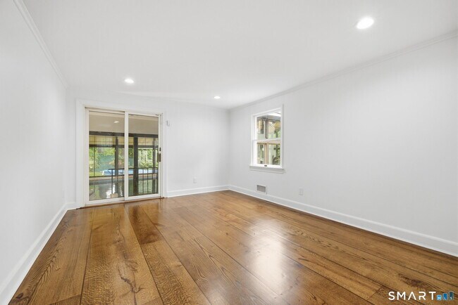 Building Photo - 1 Tulip Tree Ln