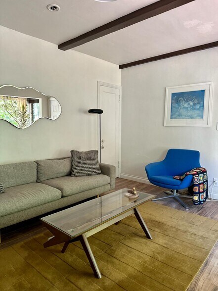 living room - 1529 N Hobart Blvd