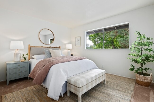 Building Photo - 1070 Miramonte Dr