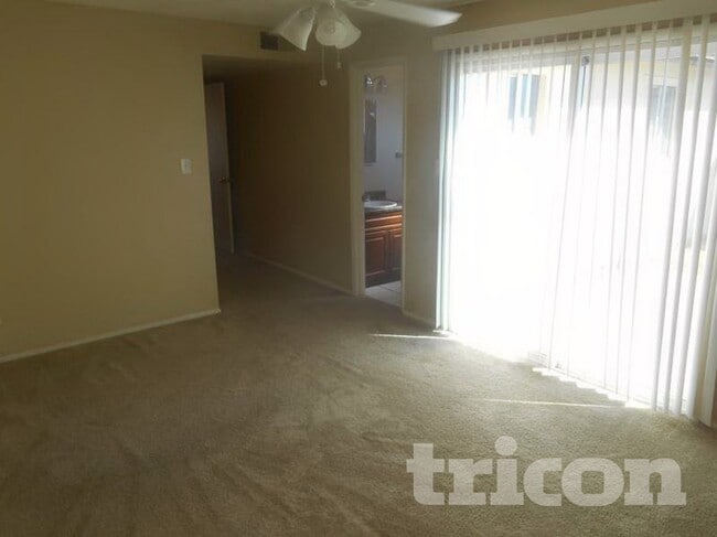 Building Photo - 3701 E Greenway Ln