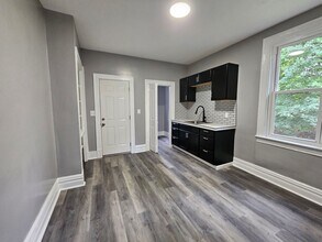 Building Photo - Fully updated 3 Bedroom 1 Bath Apartment for rent in Beechview!