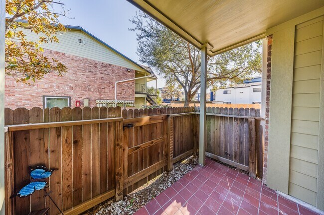 Building Photo - 18800 Egret Bay Blvd