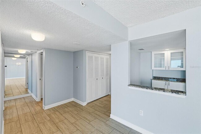 Building Photo - 400 Island Way