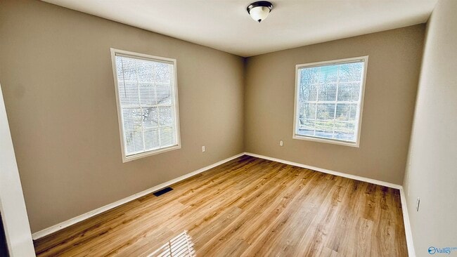 Building Photo - 2004 Chambers Dr NE