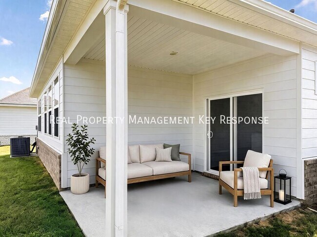 Building Photo - 2042 Live Oak Dr