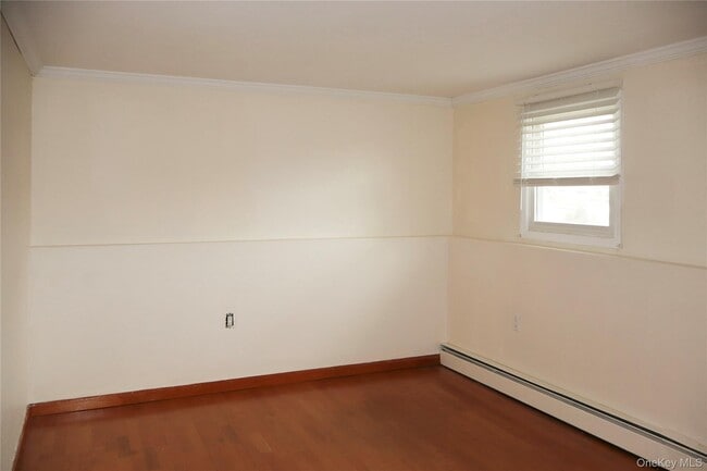 Building Photo - 642 6th Ave W