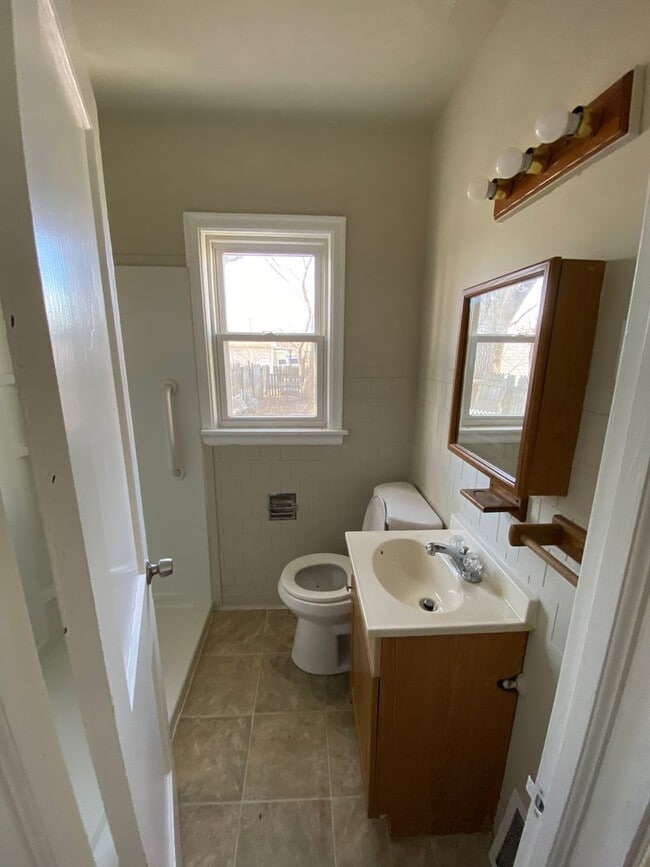 Building Photo - Cozy 1 Bedroom for Rent - Fenced in Yard a...