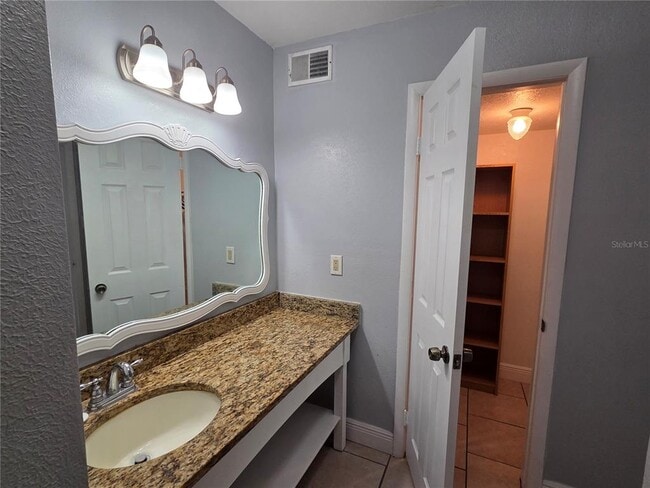 Building Photo - 4001 Woodfern Dr