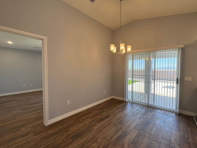 Building Photo - Welcome Home!!