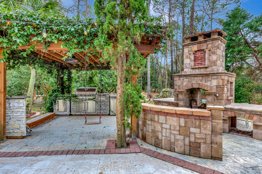 Building Photo - 11 Tillinghast Cir