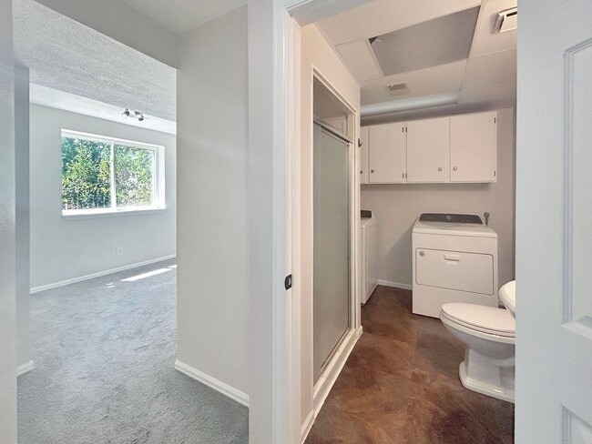 Building Photo - $0 DEPOSIT OPTION. DESIRABLE DAKOTA STATION SPLIT-LEVEL HOME WITH 3 BEDROOMS, 2 BATHS, AND SPACIO...