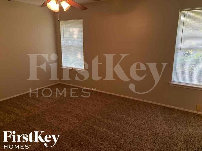 Building Photo - 15310 Meadow Village Dr
