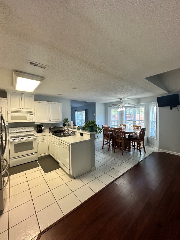 Building Photo - 1107 Pine Grove Dr