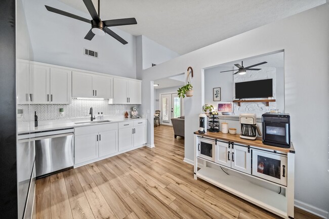 Building Photo - Whitemarsh Island Gem - Charming 3-Bedroom Home on a Corner Lot in Battery Point