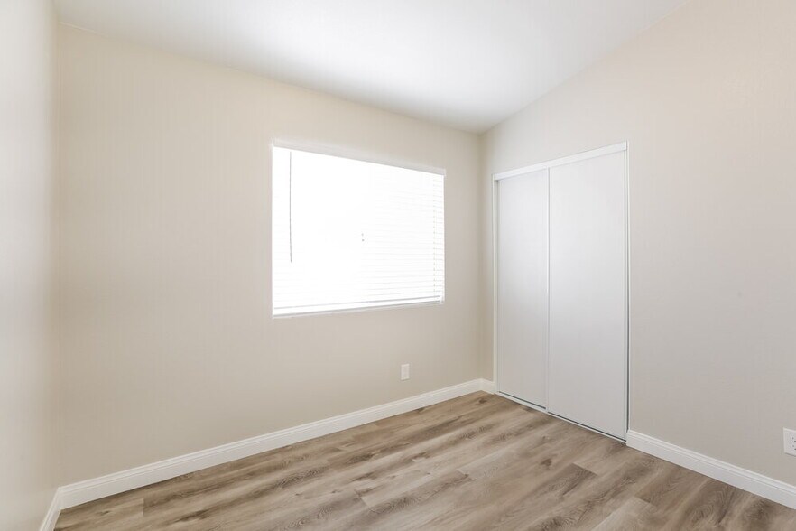 Building Photo - 7680 Beverly Hills Dr