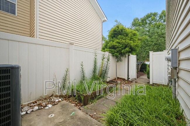 Building Photo - 810 Great Marsh Ave