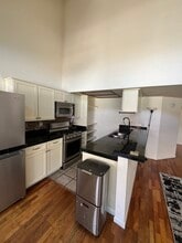 Building Photo - 15946 Vanowen St