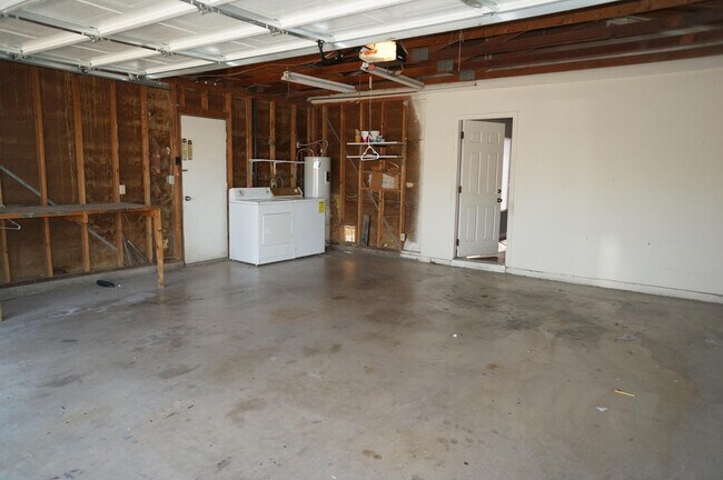 Building Photo - 2139 W Enid Ave