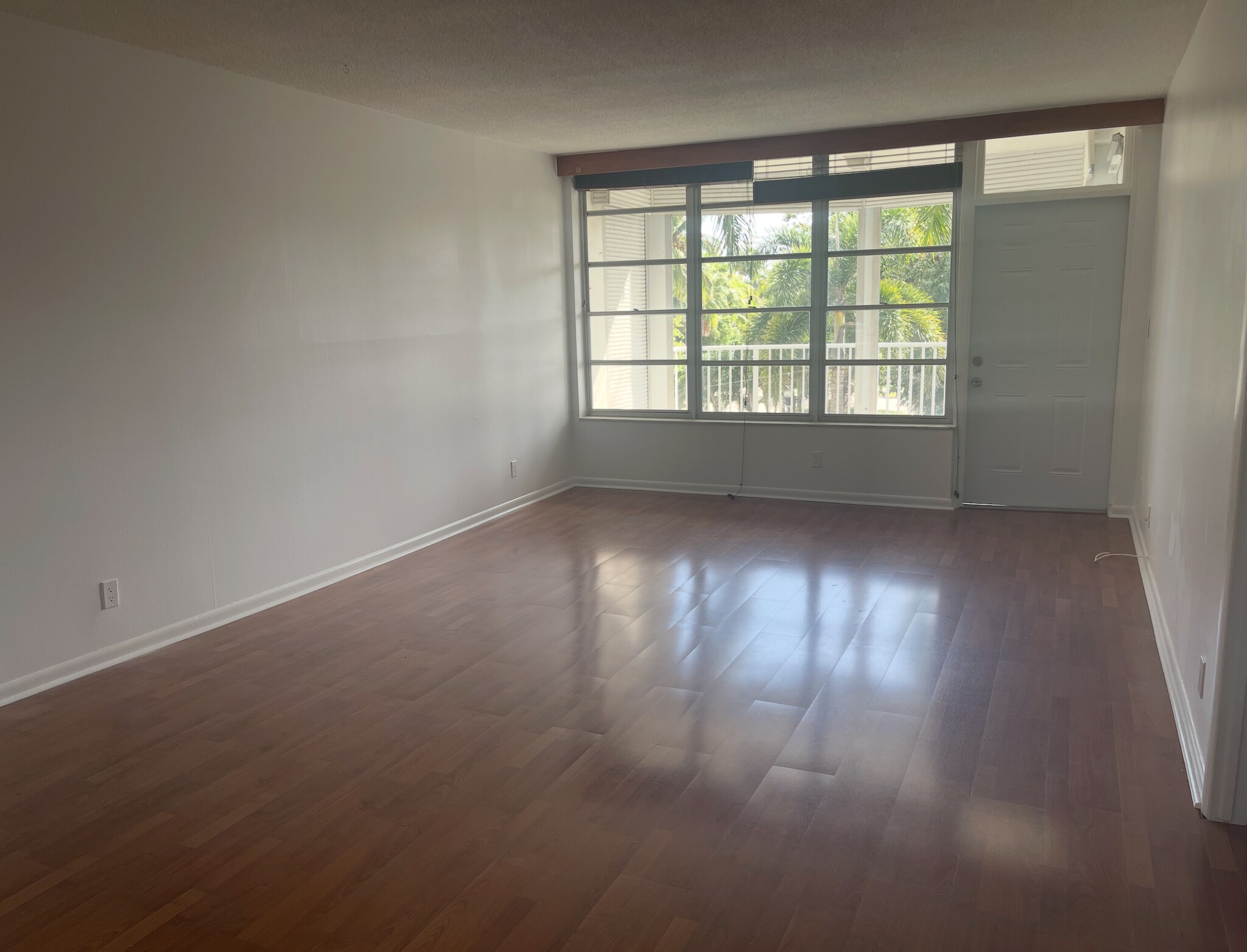 Building Photo - 3181 S Ocean Dr
